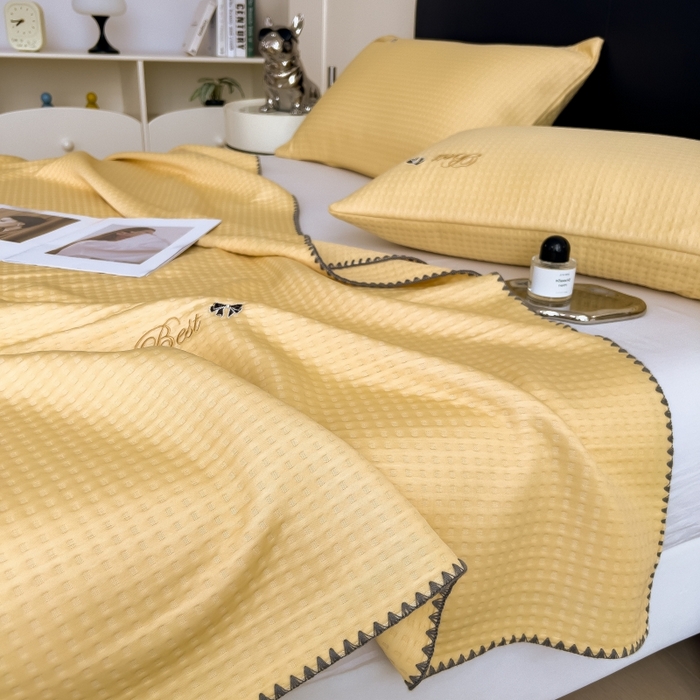 91家纺网 家纺一手货源 找家纺 米菲 2025新款刺绣华夫格多功能毯盖毯毯子 夏天-米黄