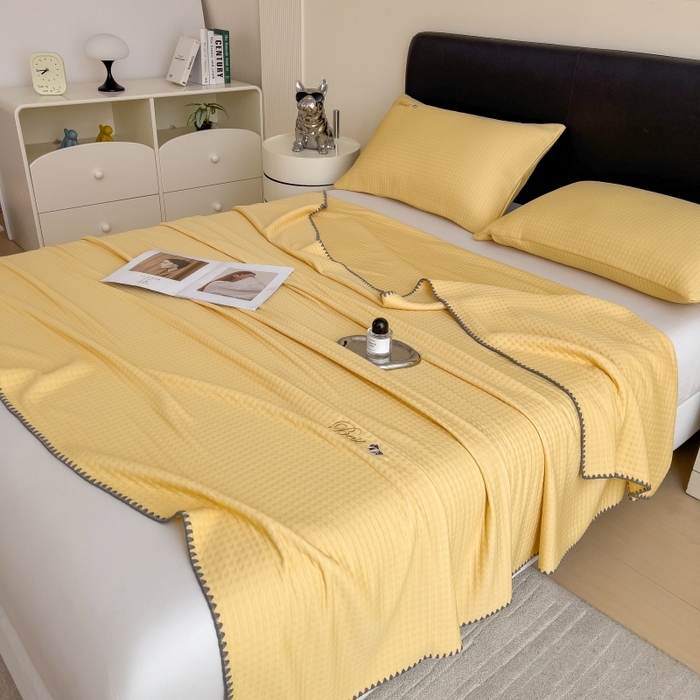 91家纺网 家纺一手货源 找家纺 米菲 2025新款刺绣华夫格多功能毯盖毯毯子 夏天-米黄