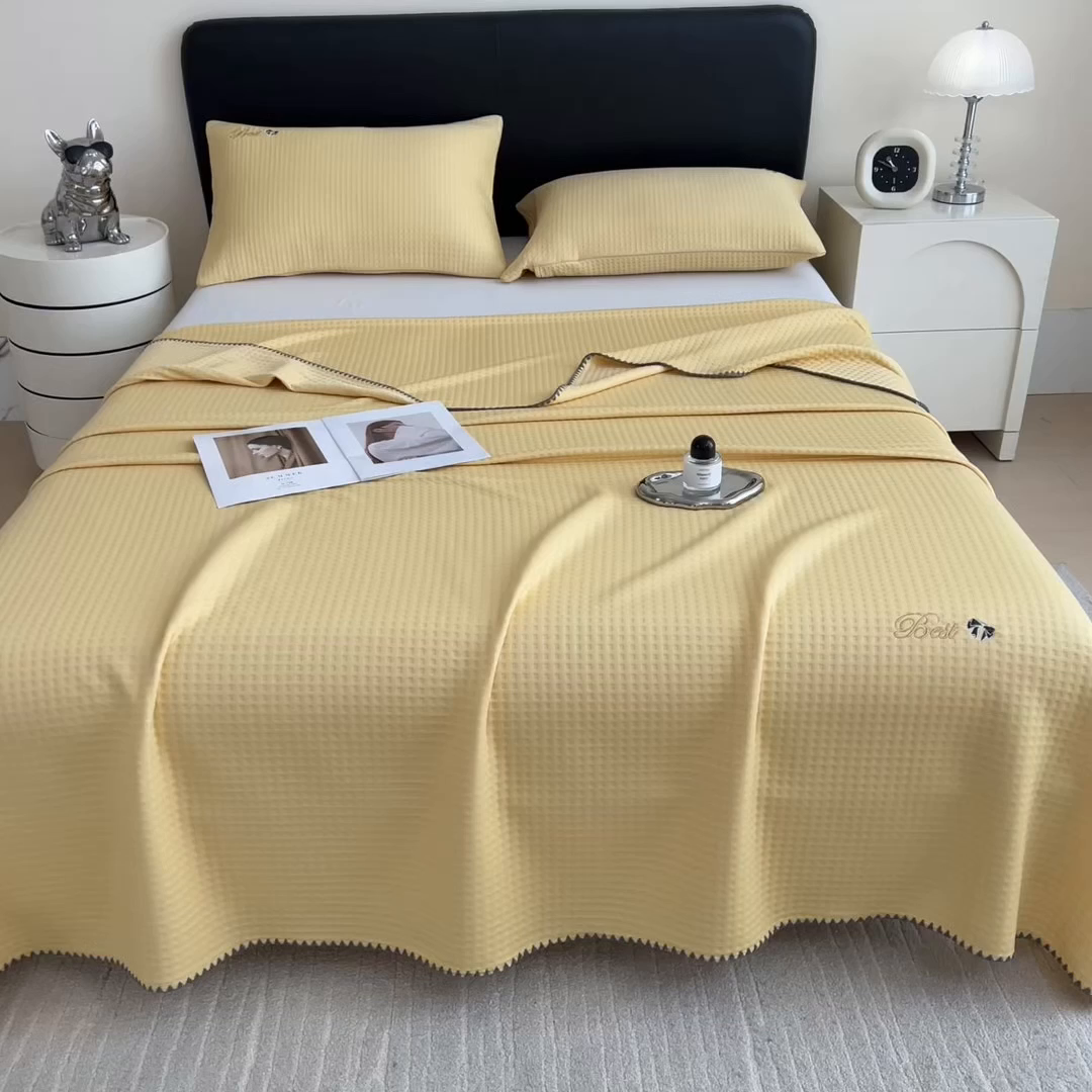 91家纺网 家纺一手货源 找家纺 米菲 2025新款刺绣华夫格多功能毯盖毯毯子 夏天-米黄