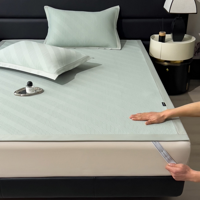 91家纺网 家纺一手货源 找家纺 席世家 2025春夏新款A类凉感席冰川凉席空调席-罗拉 1.5m控价不低于169元   谢谢配合  需要手提袋+5元 罗拉-抹茶绿（绑带款）