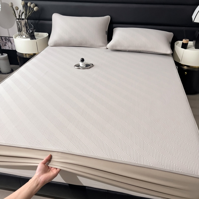 91家纺网 家纺一手货源 找家纺 席世家 2025春夏新款A类凉感席冰川凉席空调席-罗拉 1.5m控价不低于169元   谢谢配合  需要手提袋+5元 罗拉-米灰（床笠款）