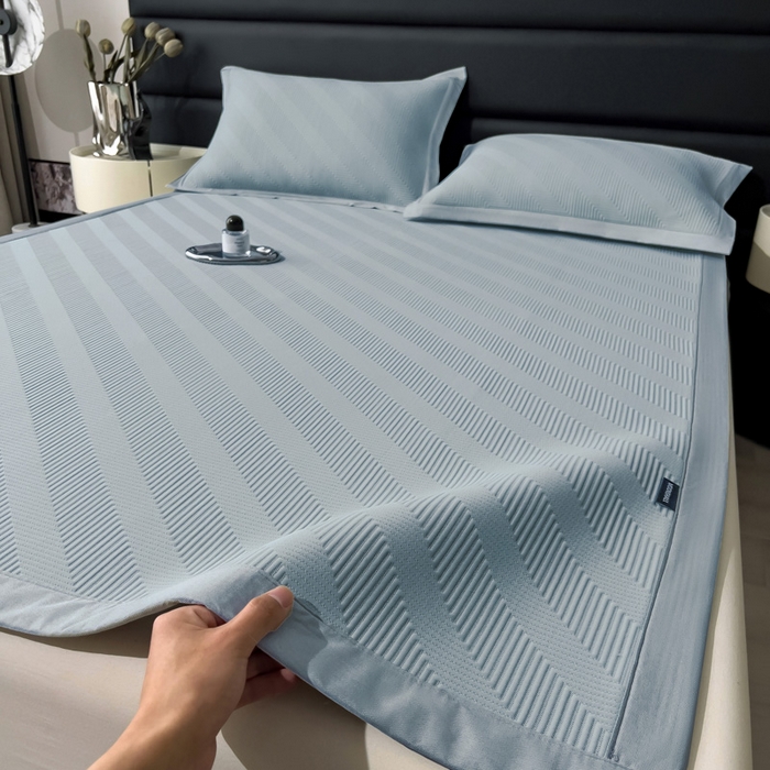 91家纺网 家纺一手货源 找家纺 席世家 2025春夏新款A类凉感席冰川凉席空调席-罗拉 1.5m控价不低于169元   谢谢配合  需要手提袋+5元 罗拉-蓝（绑带款）