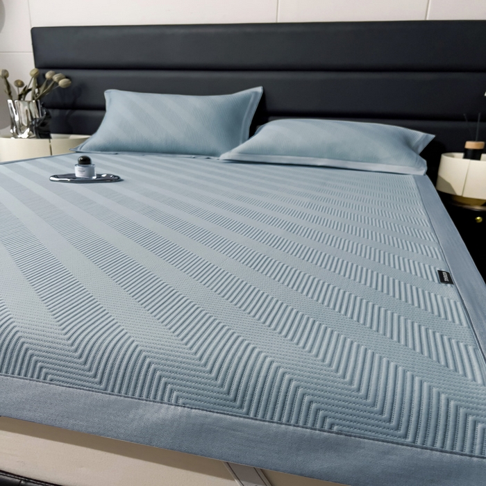 91家纺网 家纺一手货源 找家纺 席世家 2025春夏新款A类凉感席冰川凉席空调席-罗拉 1.5m控价不低于169元   谢谢配合  需要手提袋+5元 罗拉-蓝（绑带款）