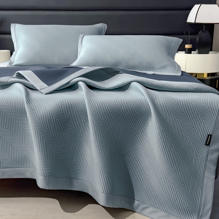 91家纺网 家纺一手货源 找家纺 席世家 2025春夏新款A类凉感席冰川凉席空调席-罗拉 1.5m控价不低于169元   谢谢配合  需要手提袋+5元 罗拉-蓝（绑带款）