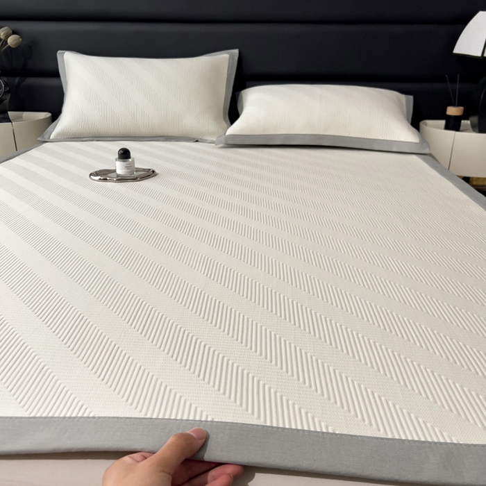 91家纺网 家纺一手货源 找家纺 席世家 2025春夏新款A类凉感席冰川凉席空调席-罗拉 1.5m控价不低于169元   谢谢配合  需要手提袋+5元 罗拉-米白（绑带款）