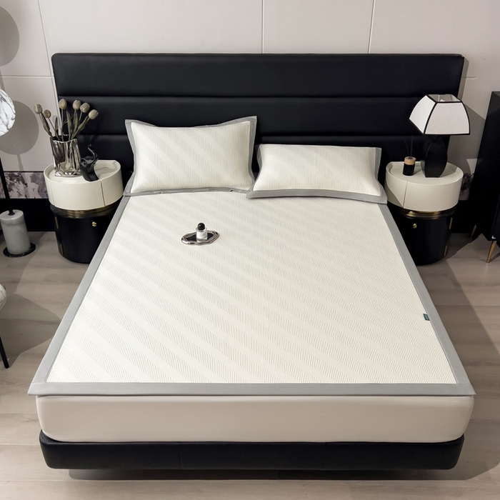 91家纺网 家纺一手货源 找家纺 席世家 2025春夏新款A类凉感席冰川凉席空调席-罗拉 1.5m控价不低于169元   谢谢配合  需要手提袋+5元 罗拉-米白（绑带款）