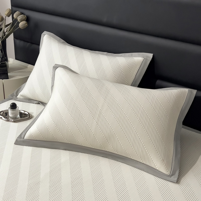 91家纺网 家纺一手货源 找家纺 席世家 2025春夏新款A类凉感席冰川凉席空调席-罗拉 1.5m控价不低于169元   谢谢配合  需要手提袋+5元 罗拉-米白（绑带款）