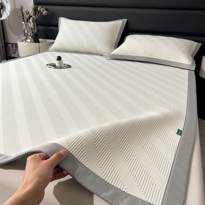 91家纺网 家纺一手货源 找家纺 席世家 2025春夏新款A类凉感席冰川凉席空调席-罗拉 1.5m控价不低于169元   谢谢配合  需要手提袋+5元 罗拉-米白（绑带款）