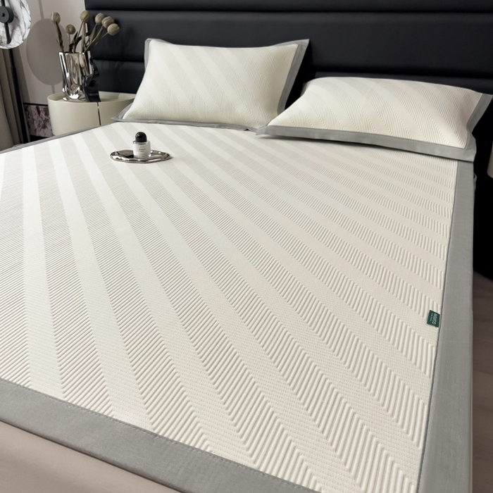 91家纺网 家纺一手货源 找家纺 席世家 2025春夏新款A类凉感席冰川凉席空调席-罗拉 1.5m控价不低于169元   谢谢配合  需要手提袋+5元 罗拉-米白（绑带款）