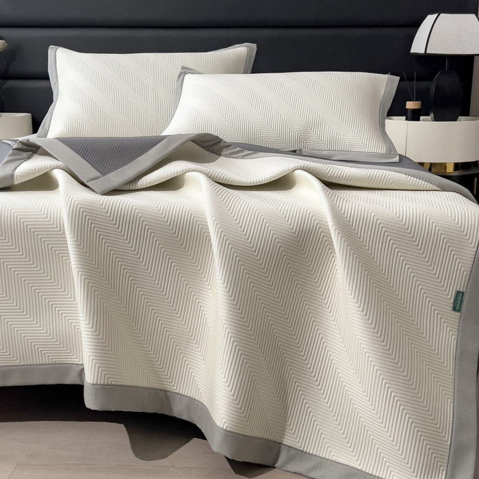 91家纺网 家纺一手货源 找家纺 席世家 2025春夏新款A类凉感席冰川凉席空调席-罗拉 1.5m控价不低于169元   谢谢配合  需要手提袋+5元 罗拉-米白（绑带款）