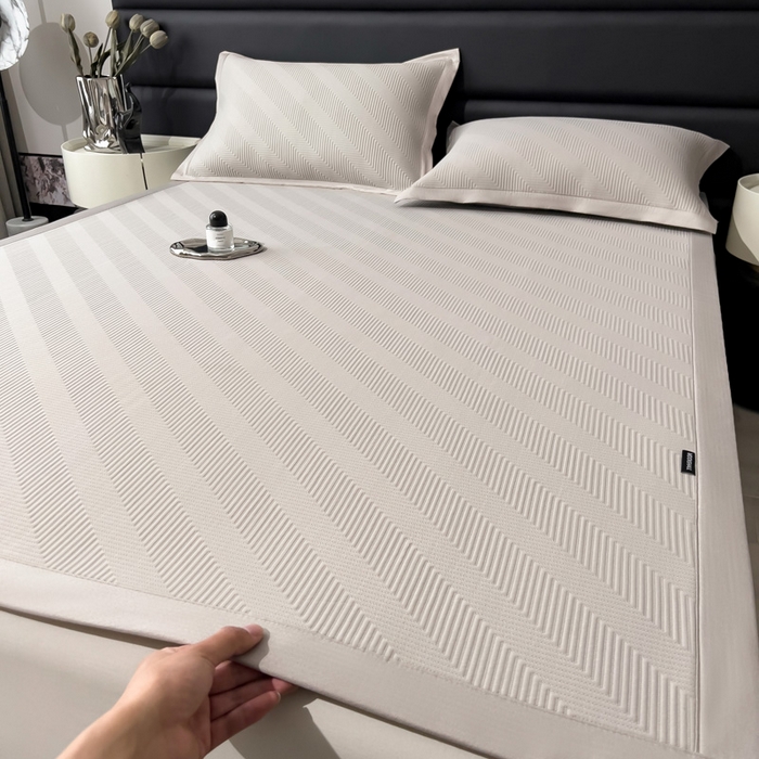 91家纺网 家纺一手货源 找家纺 席世家 2025春夏新款A类凉感席冰川凉席空调席-罗拉 1.5m控价不低于169元   谢谢配合  需要手提袋+5元 罗拉-米灰（绑带款）