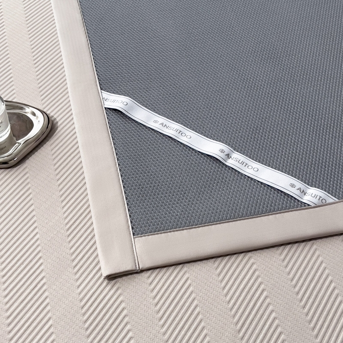 91家纺网 家纺一手货源 找家纺 席世家 2025春夏新款A类凉感席冰川凉席空调席-罗拉 1.5m控价不低于169元   谢谢配合  需要手提袋+5元 罗拉-米灰（绑带款）