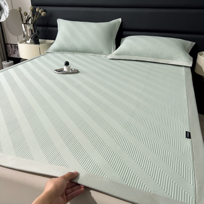 91家纺网 家纺一手货源 找家纺 席世家 2025春夏新款A类凉感席冰川凉席空调席-罗拉 1.5m控价不低于169元   谢谢配合  需要手提袋+5元 罗拉-抹茶绿（绑带款）