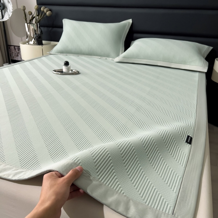 91家纺网 家纺一手货源 找家纺 席世家 2025春夏新款A类凉感席冰川凉席空调席-罗拉 1.5m控价不低于169元   谢谢配合  需要手提袋+5元 罗拉-抹茶绿（绑带款）