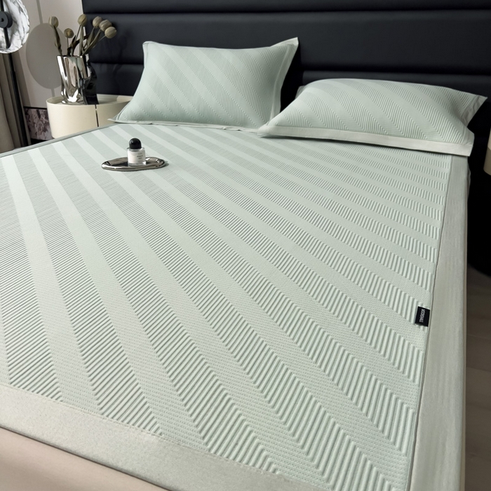 91家纺网 家纺一手货源 找家纺 席世家 2025春夏新款A类凉感席冰川凉席空调席-罗拉 1.5m控价不低于169元   谢谢配合  需要手提袋+5元 罗拉-抹茶绿（绑带款）