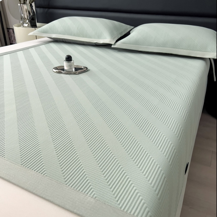 91家纺网 家纺一手货源 找家纺 席世家 2025春夏新款A类凉感席冰川凉席空调席-罗拉 1.5m控价不低于169元   谢谢配合  需要手提袋+5元 罗拉-抹茶绿（绑带款）