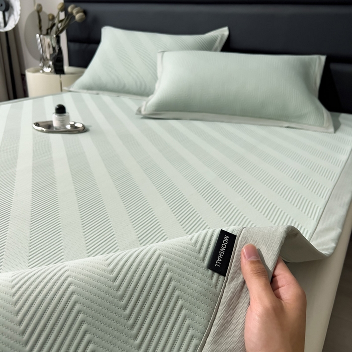 91家纺网 家纺一手货源 找家纺 席世家 2025春夏新款A类凉感席冰川凉席空调席-罗拉 1.5m控价不低于169元   谢谢配合  需要手提袋+5元 罗拉-抹茶绿（绑带款）