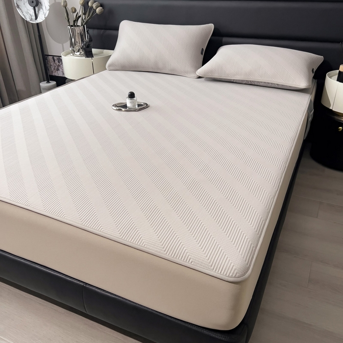 91家纺网 家纺一手货源 找家纺 席世家 2025春夏新款A类凉感席冰川凉席空调席-罗拉 1.5m控价不低于169元   谢谢配合  需要手提袋+5元 罗拉-米灰（床笠款）