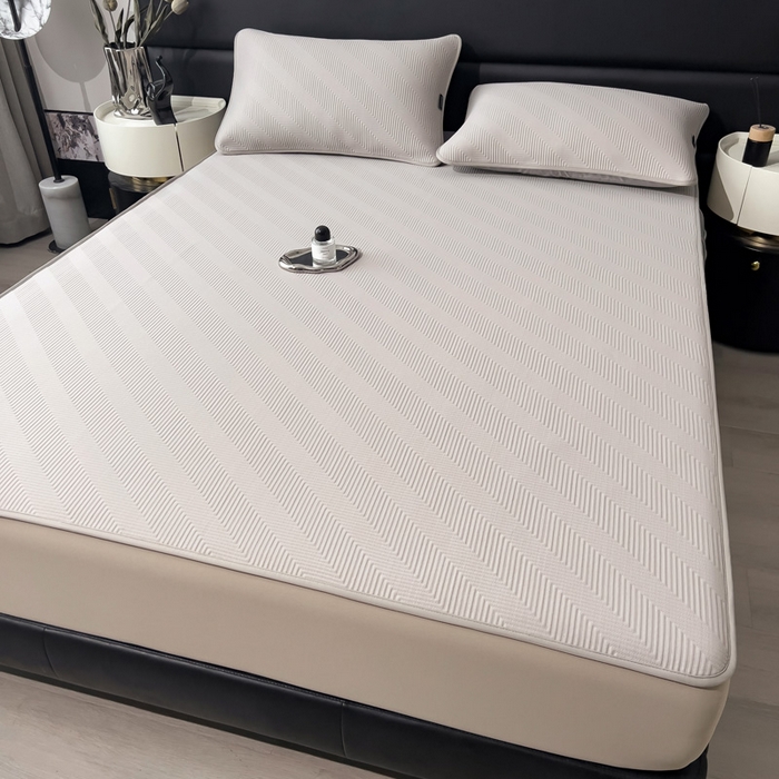 91家纺网 家纺一手货源 找家纺 席世家 2025春夏新款A类凉感席冰川凉席空调席-罗拉 1.5m控价不低于169元   谢谢配合  需要手提袋+5元 罗拉-米灰（床笠款）