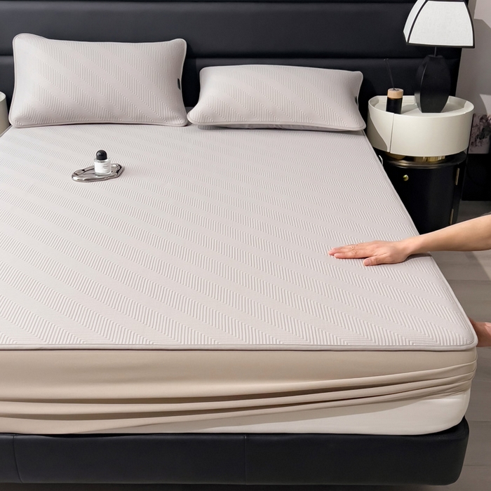 91家纺网 家纺一手货源 找家纺 席世家 2025春夏新款A类凉感席冰川凉席空调席-罗拉 1.5m控价不低于169元   谢谢配合  需要手提袋+5元 罗拉-米灰（床笠款）