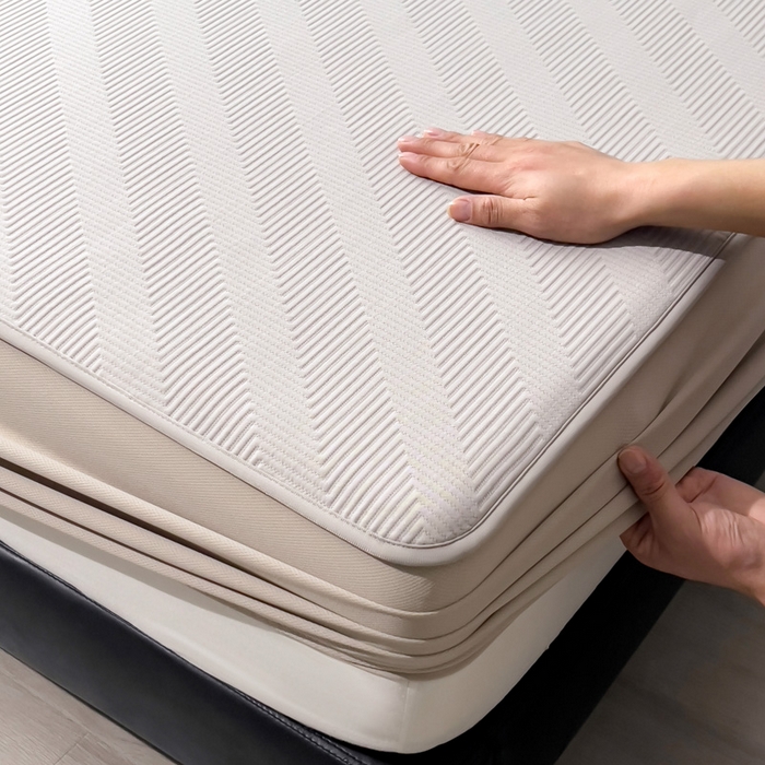 91家纺网 家纺一手货源 找家纺 席世家 2025春夏新款A类凉感席冰川凉席空调席-罗拉 1.5m控价不低于169元   谢谢配合  需要手提袋+5元 罗拉-米灰（床笠款）