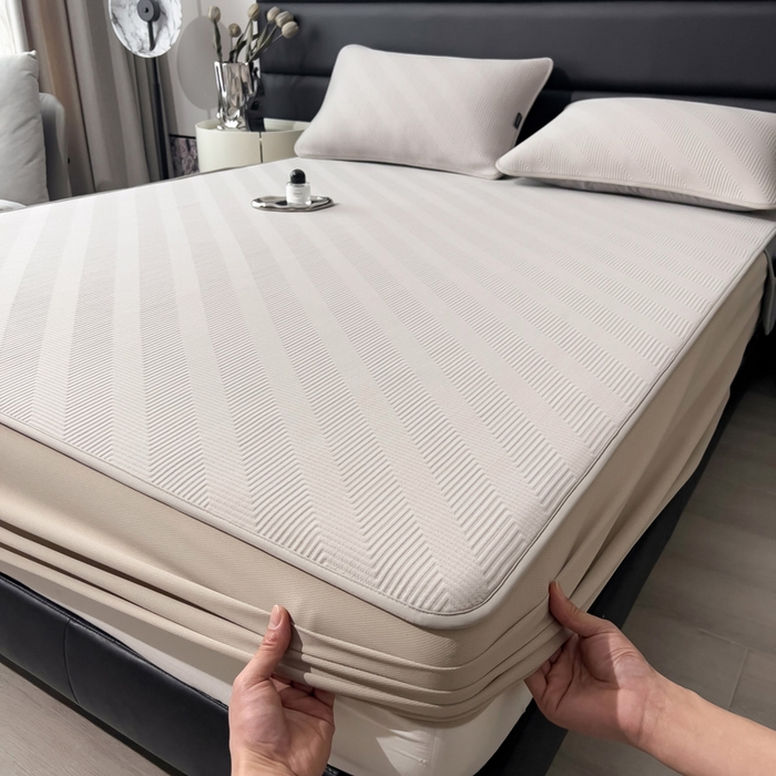 91家纺网 家纺一手货源 找家纺 席世家 2025春夏新款A类凉感席冰川凉席空调席-罗拉 1.5m控价不低于169元   谢谢配合  需要手提袋+5元 罗拉-米灰（床笠款）