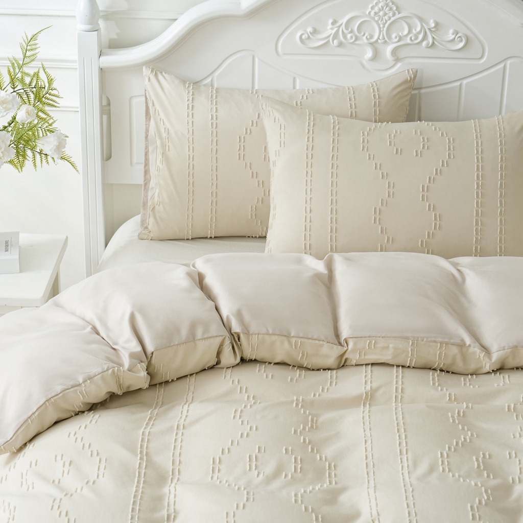 91家纺网 家纺一手货源 找家纺 子不语家纺2025新款跨境外贸 剪花簇绒纯色三件套亚马逊Temu速卖 通Shein沃尔玛专供 波浪竖条米白