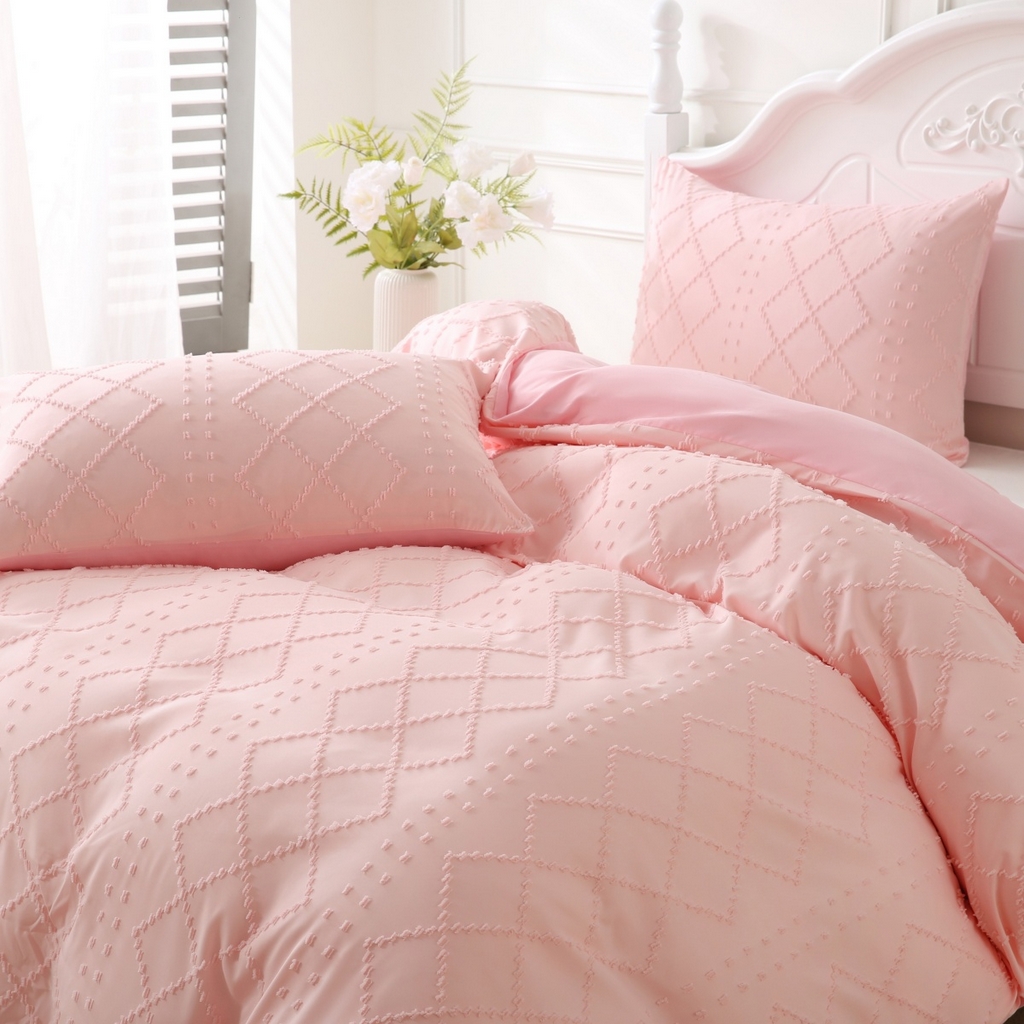 91家纺网 家纺一手货源 找家纺 子不语家纺2025新款跨境外贸 剪花簇绒纯色三件套亚马逊Temu速卖 通Shein沃尔玛专供 菱形竖条粉