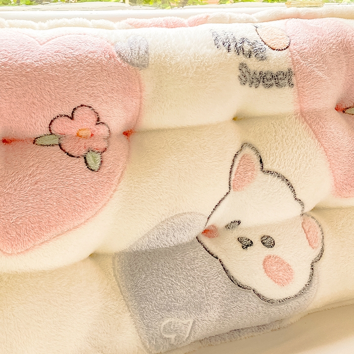 91家纺网 家纺一手货源 找家纺 碧尔 2025新款可爱儿童床头靠垫学生卧室客厅沙发飘窗榻榻米软包靠背床上靠枕双排扣直条机械钉扣牛奶绒 芋泥啵啵