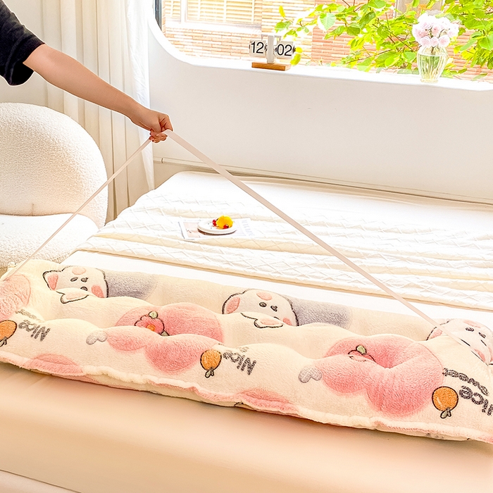 91家纺网 家纺一手货源 找家纺 碧尔 2025新款可爱儿童床头靠垫学生卧室客厅沙发飘窗榻榻米软包靠背床上靠枕双排扣直条机械钉扣牛奶绒 芋泥啵啵