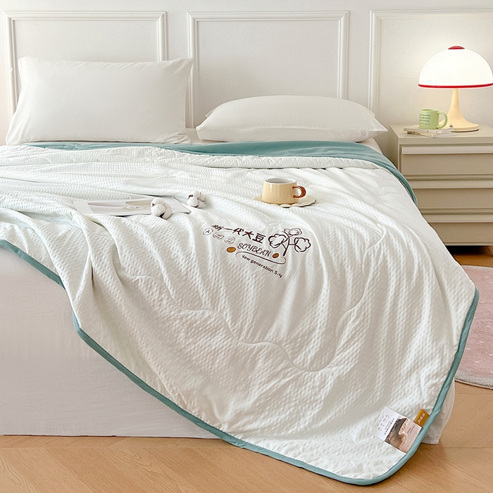 91家纺网 家纺一手货源 找家纺 VIP被业 2025新款新一代大豆泡泡纱夏被水洗棉大豆夏被 白配绿