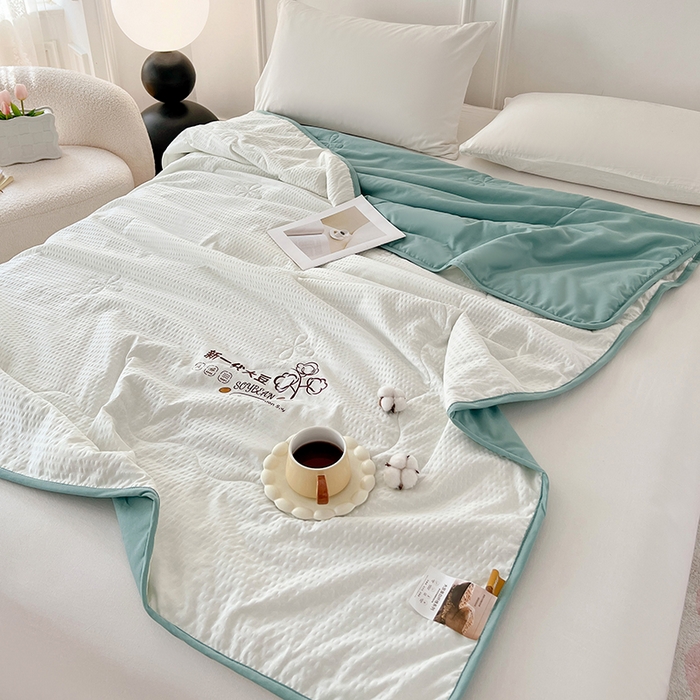 91家纺网 家纺一手货源 找家纺 VIP被业 2025新款新一代大豆泡泡纱夏被水洗棉大豆夏被 白配绿