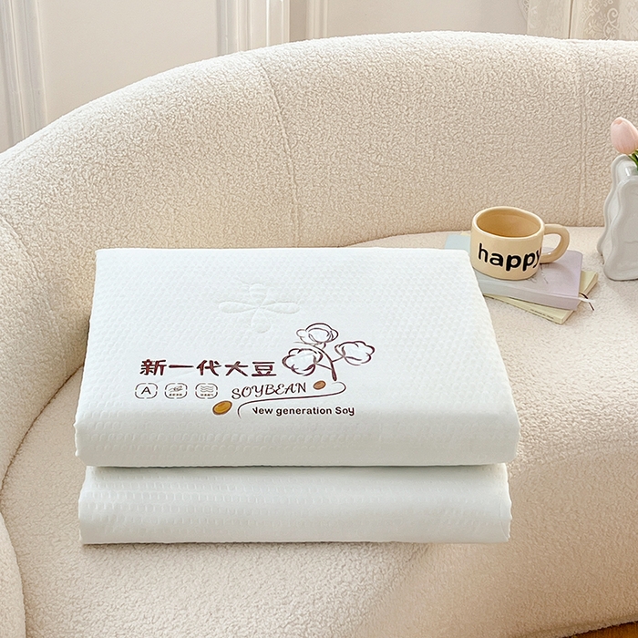 91家纺网 家纺一手货源 找家纺 VIP被业 2025新款新一代大豆泡泡纱夏被水洗棉大豆夏被 白配绿