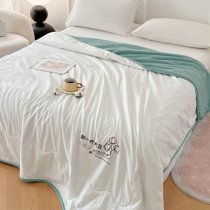 91家纺网 家纺一手货源 找家纺 VIP被业 2025新款新一代大豆泡泡纱夏被水洗棉大豆夏被 白配绿