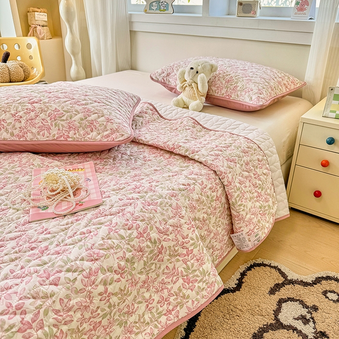 91家纺网 家纺一手货源 找家纺 （总）北辰 2025新款可水洗针织棉印花款夹棉床盖   床盖三件套