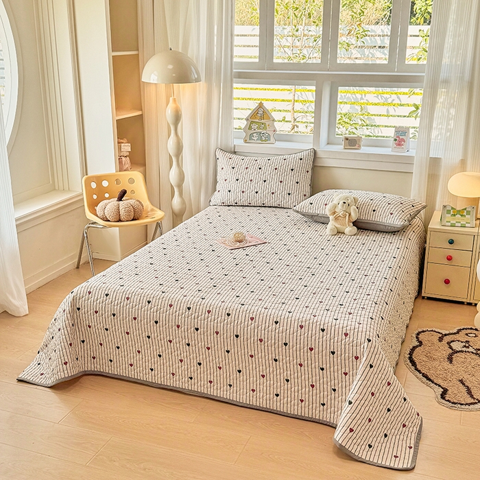 91家纺网 家纺一手货源 找家纺 北辰 2025新款可水洗针织棉印花款夹棉床盖   床盖三件套 春物生