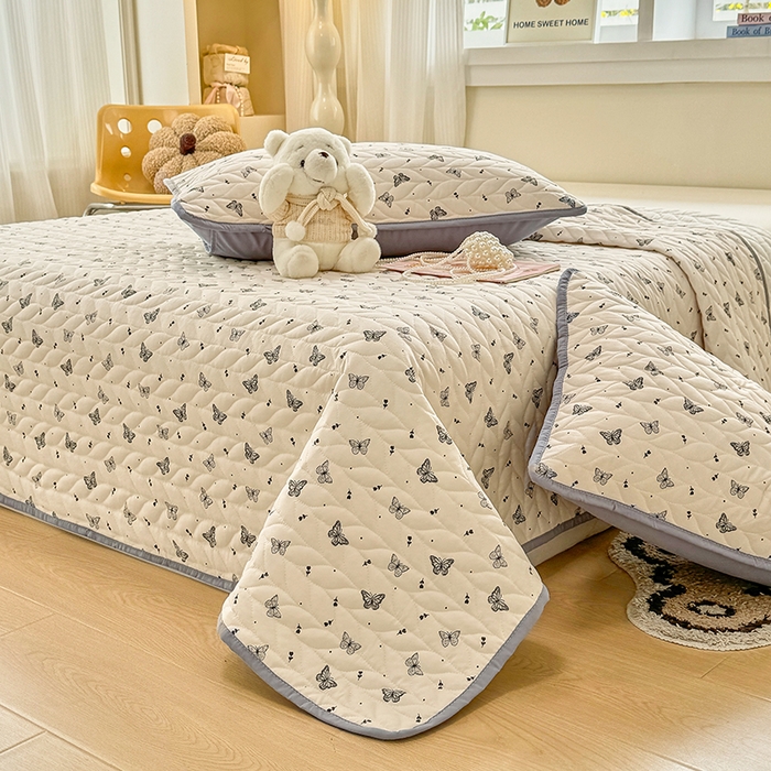 91家纺网 家纺一手货源 找家纺 北辰 2025新款可水洗针织棉印花款夹棉床盖   床盖三件套 梦星河