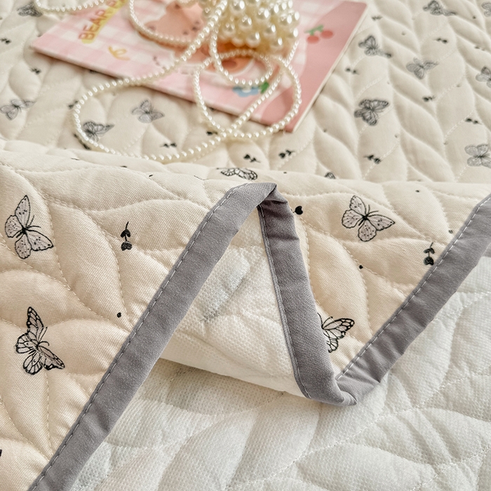 91家纺网 家纺一手货源 找家纺 北辰 2025新款可水洗针织棉印花款夹棉床盖   床盖三件套 梦星河