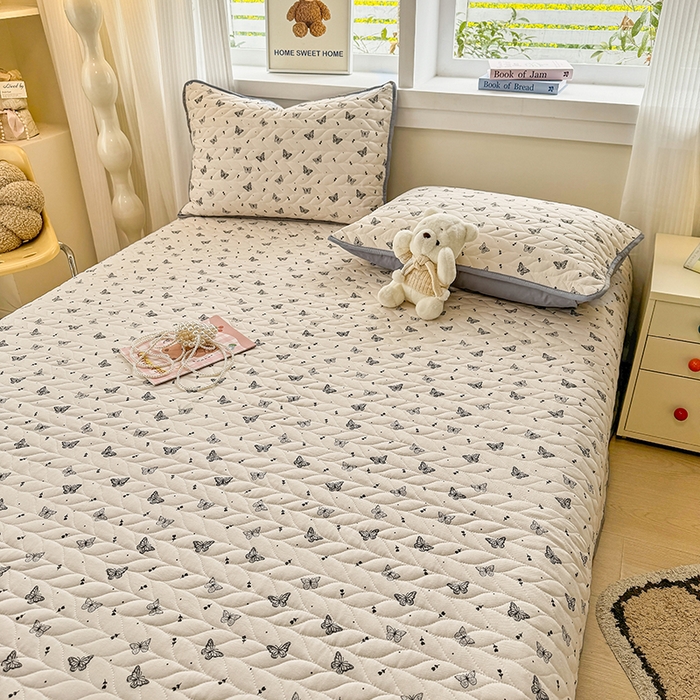 91家纺网 家纺一手货源 找家纺 北辰 2025新款可水洗针织棉印花款夹棉床盖   床盖三件套 梦星河