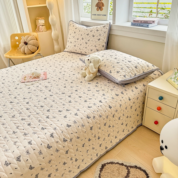 91家纺网 家纺一手货源 找家纺 北辰 2025新款可水洗针织棉印花款夹棉床盖   床盖三件套 梦星河