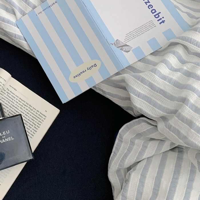 91家纺网 家纺一手货源 找家纺 （总）柚可家居 2024新款雾蓝条纹提花水洗棉四件套（送手提袋）
