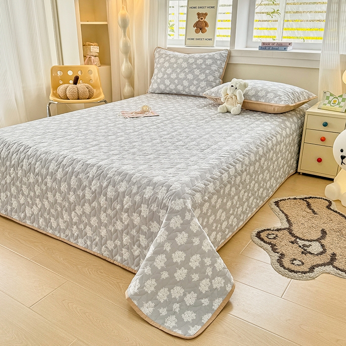 91家纺网 家纺一手货源 找家纺 北辰 2025新款可水洗针织棉印花款夹棉床盖   床盖三件套 时宜-咖