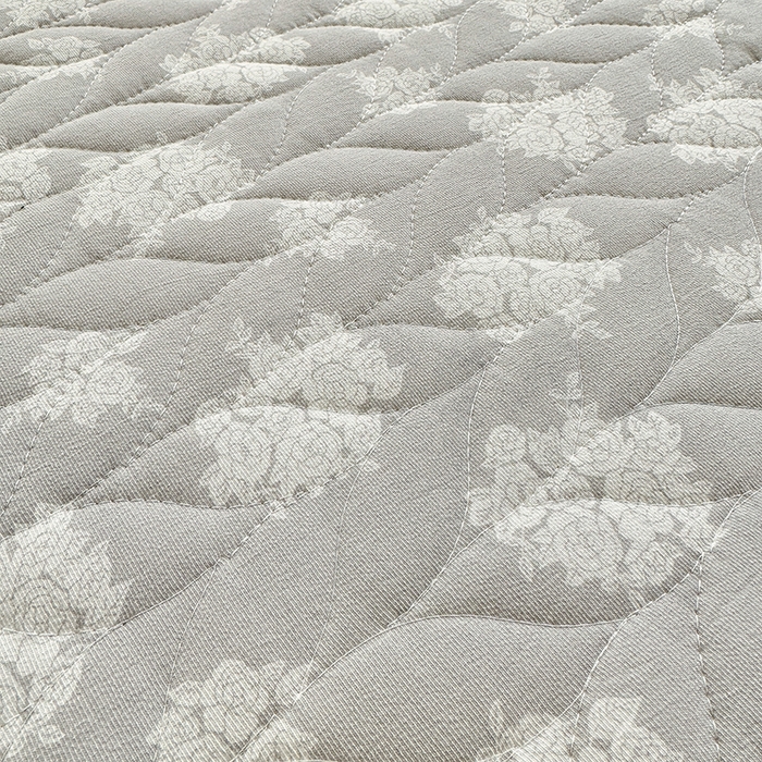 91家纺网 家纺一手货源 找家纺 北辰 2025新款可水洗针织棉印花款夹棉床盖   床盖三件套 时宜-咖