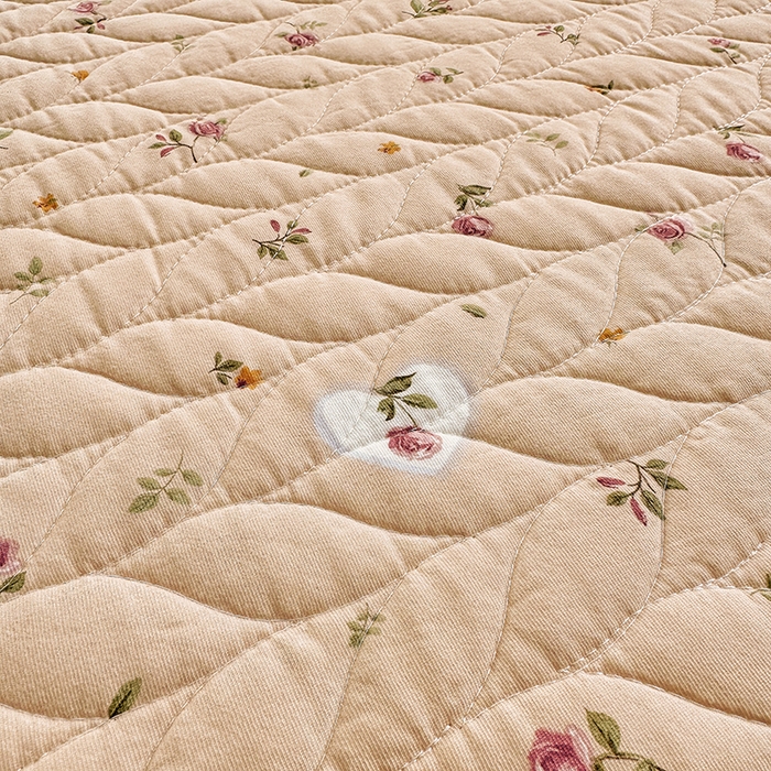 91家纺网 家纺一手货源 找家纺 北辰 2025新款可水洗针织棉印花款夹棉床盖   床盖三件套 舒雅