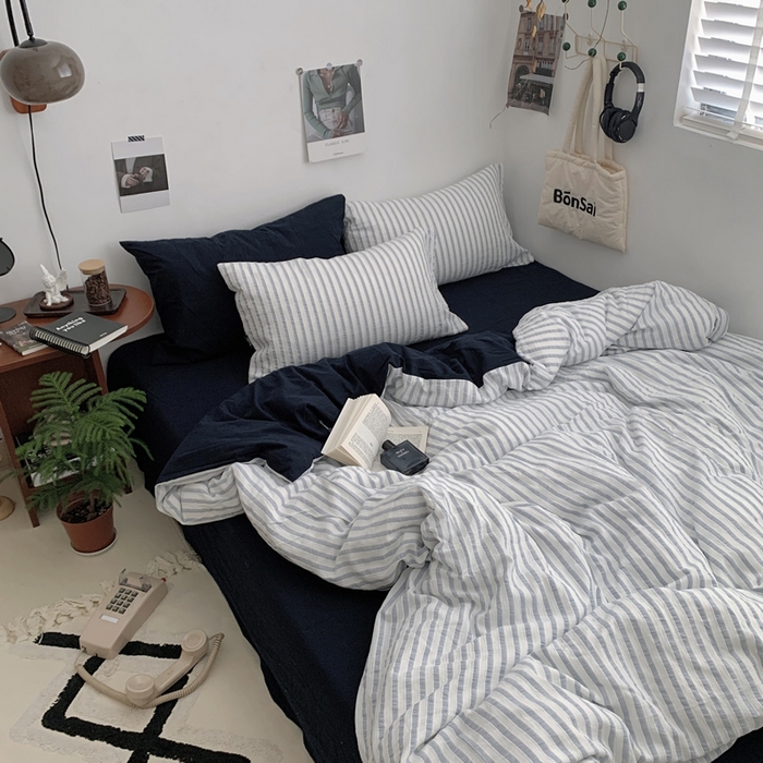 91家纺网 家纺一手货源 找家纺 柚可家居 2024新款雾蓝条纹提花水洗棉四件套（送手提袋） 藏蓝