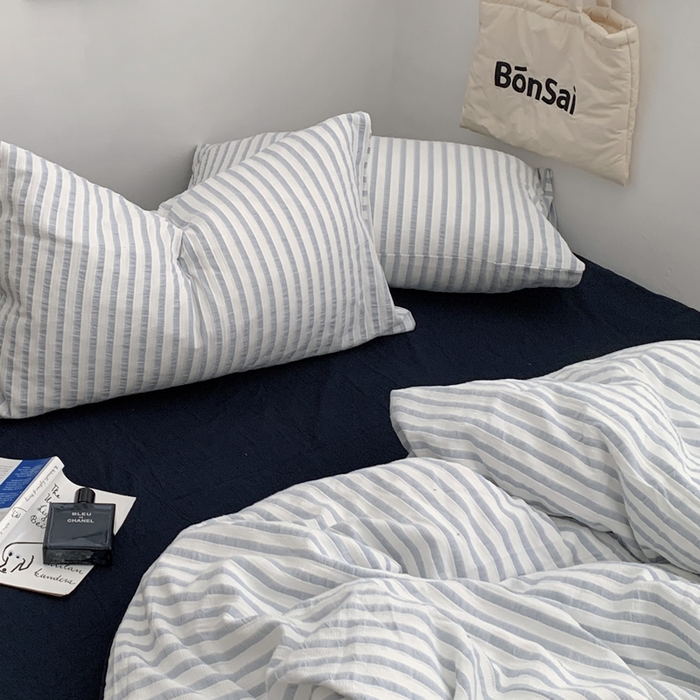 91家纺网 家纺一手货源 找家纺 柚可家居 2024新款雾蓝条纹提花水洗棉四件套（送手提袋） 藏蓝