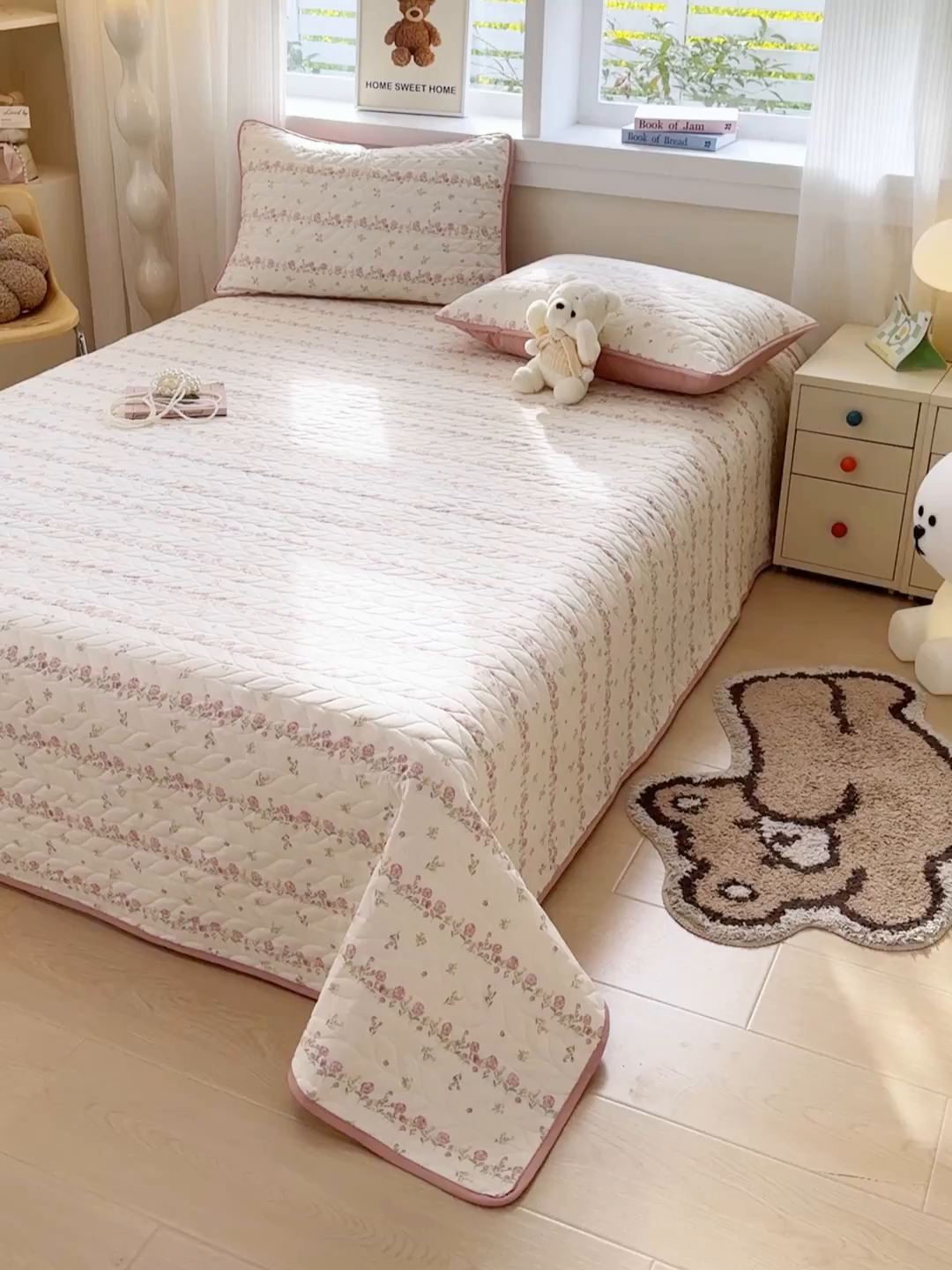 91家纺网 家纺一手货源 找家纺 北辰 2025新款可水洗针织棉印花款夹棉床盖   床盖三件套 夏日蔷薇