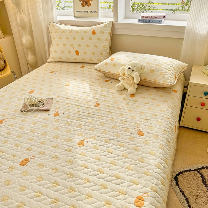 91家纺网 家纺一手货源 找家纺 北辰 2025新款可水洗针织棉印花款夹棉床盖   床盖三件套 小圆满