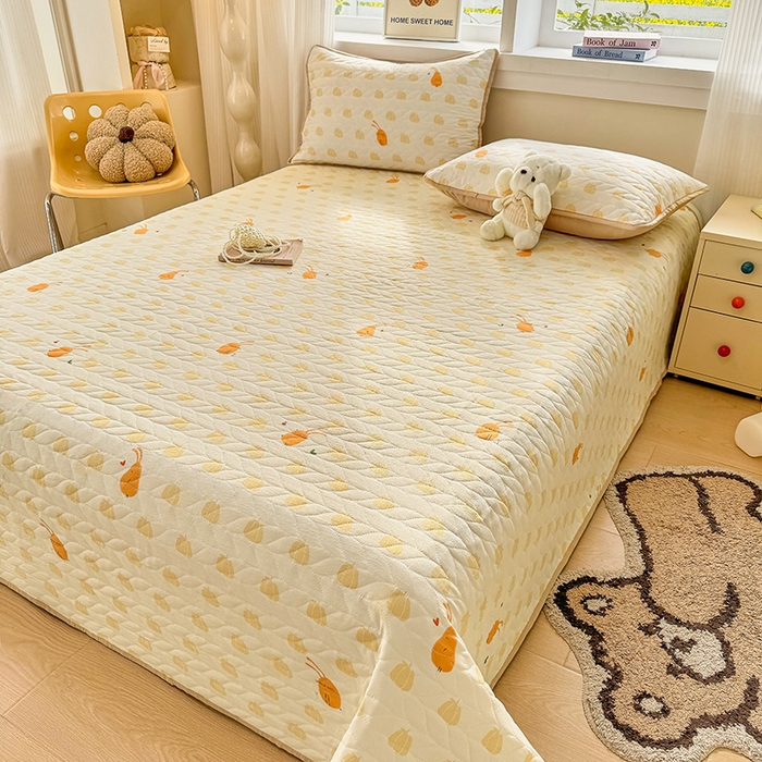 91家纺网 家纺一手货源 找家纺 北辰 2025新款可水洗针织棉印花款夹棉床盖   床盖三件套 小圆满