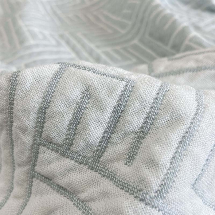 91家纺网 家纺一手货源 找家纺 卡奥家纺 2025新款水洗全棉四层纱盖毯毛巾被夏凉被  围城-水蓝